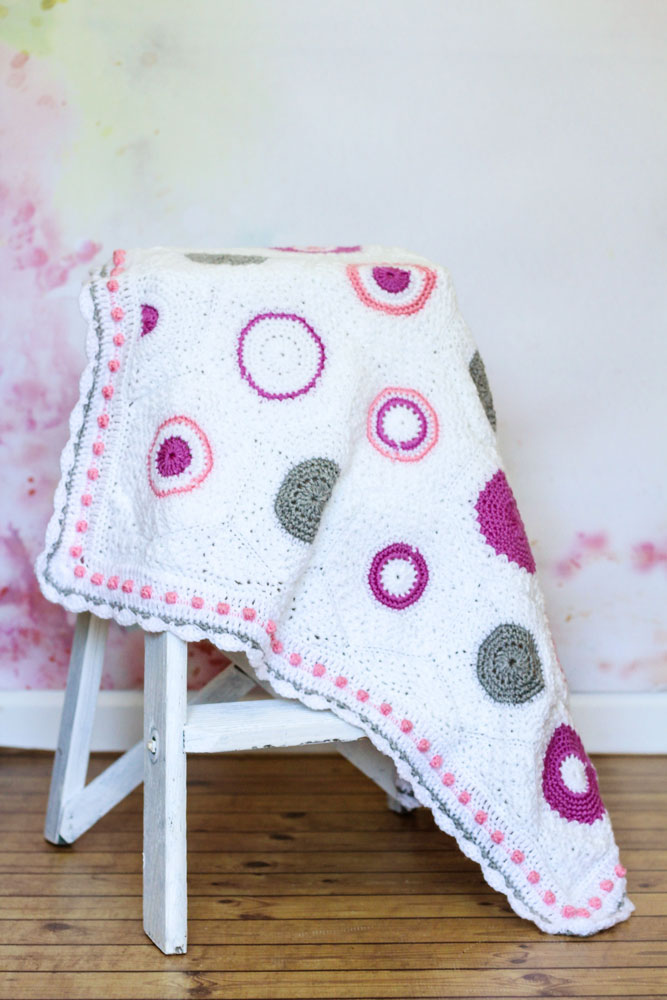 Spots And Dots Afghan - Click Image to Close
